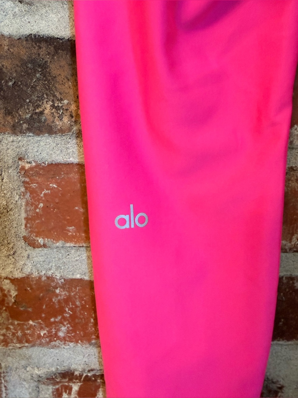 P45 -ALO Yoga Hot Pink High-Rise Leggings - Picture 3 of 5
